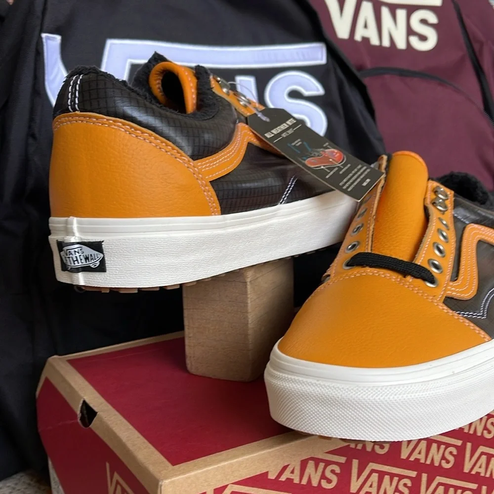 Vans Men’s Old Skool Mte (Mte) Apricot/Black
VN0A348F2NF
Sneakers - Picture 8 of 16